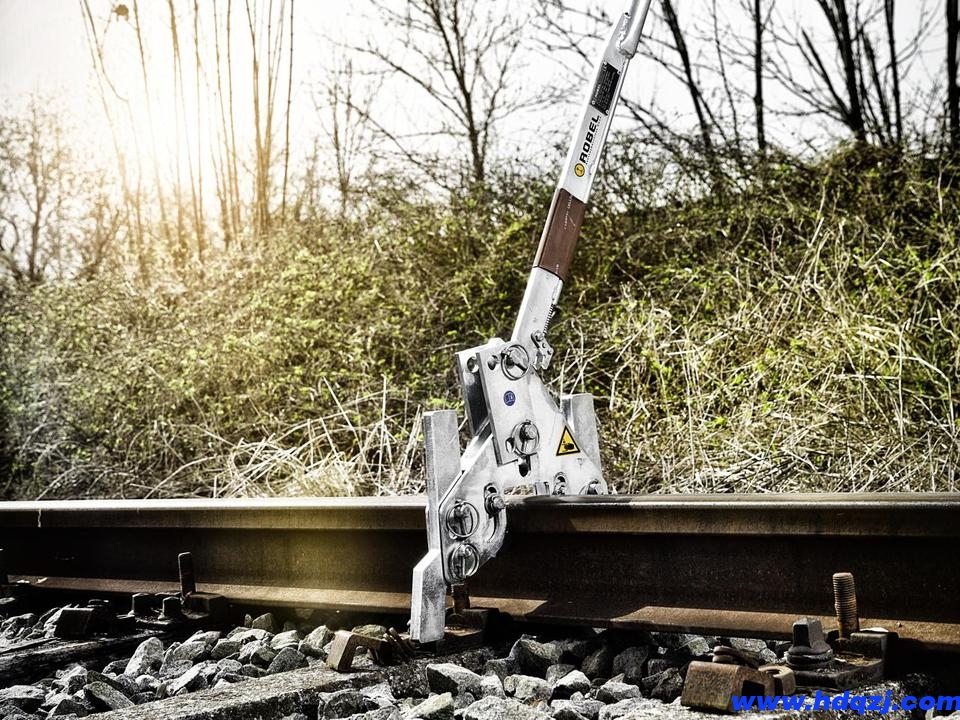 鋼軌起重裝置用于使用手動杠桿提升和固定鋼軌 鋼軌起重裝置用于使用手動杠桿提升和固定鋼軌