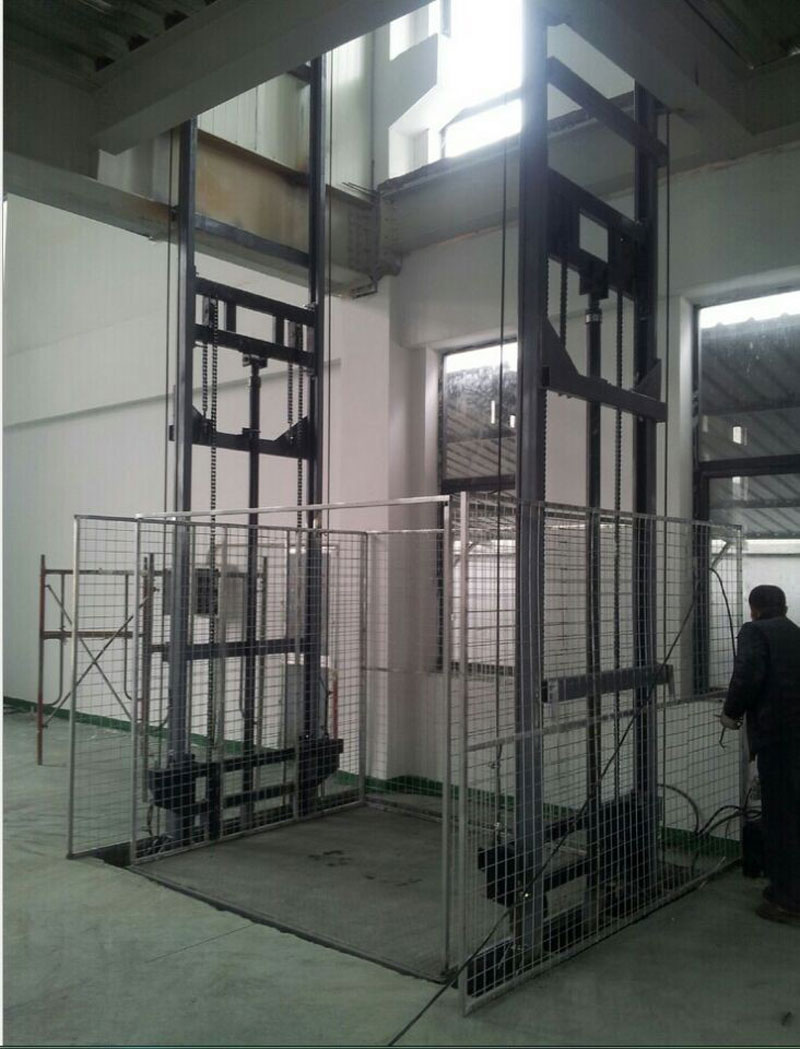 導軌式升降機 導軌式升降機