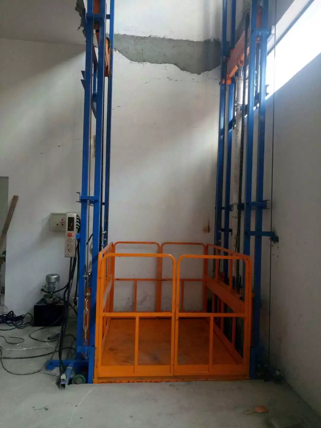 導軌式升降平臺 導軌式升降平臺