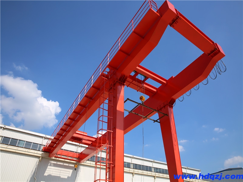 針對(duì)半門(mén)式起重機(jī)的哪些方面進(jìn)行了有效的改造？