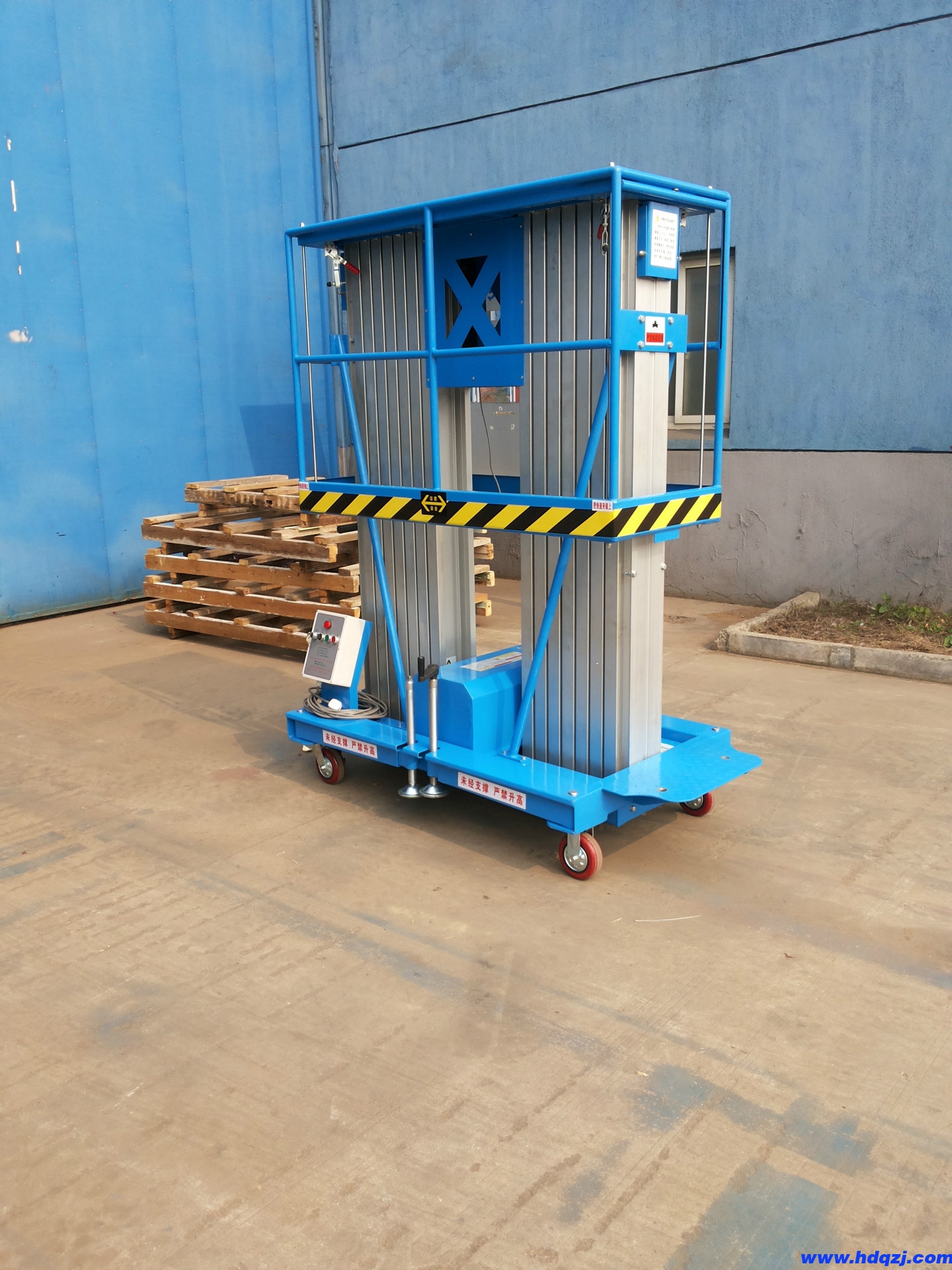 鋁合金升降機(jī) 鋁合金升降機(jī)