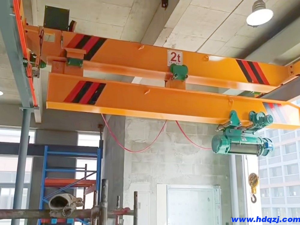 過軌式電動單梁起重機圖片 過軌式電動單梁起重機圖片