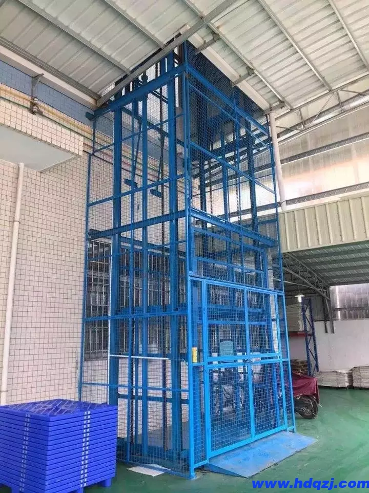 導(dǎo)軌式升降機(jī)貨梯鋼絲繩維護(hù)方法及注意事項(xiàng) 導(dǎo)軌式升降機(jī)貨梯鋼絲繩維護(hù)方法及注意事項(xiàng)